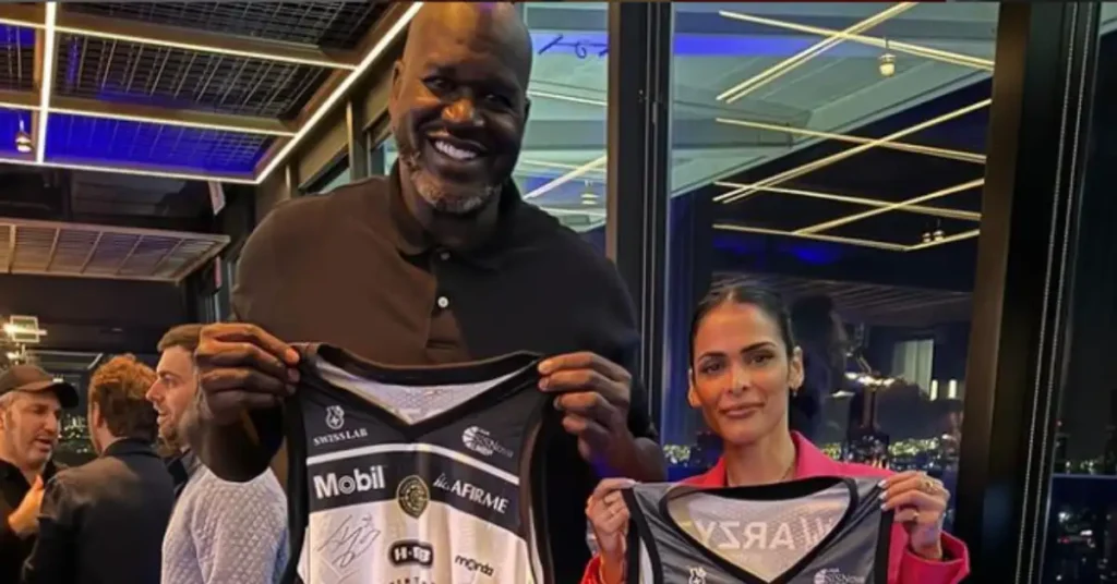 shaq with fans